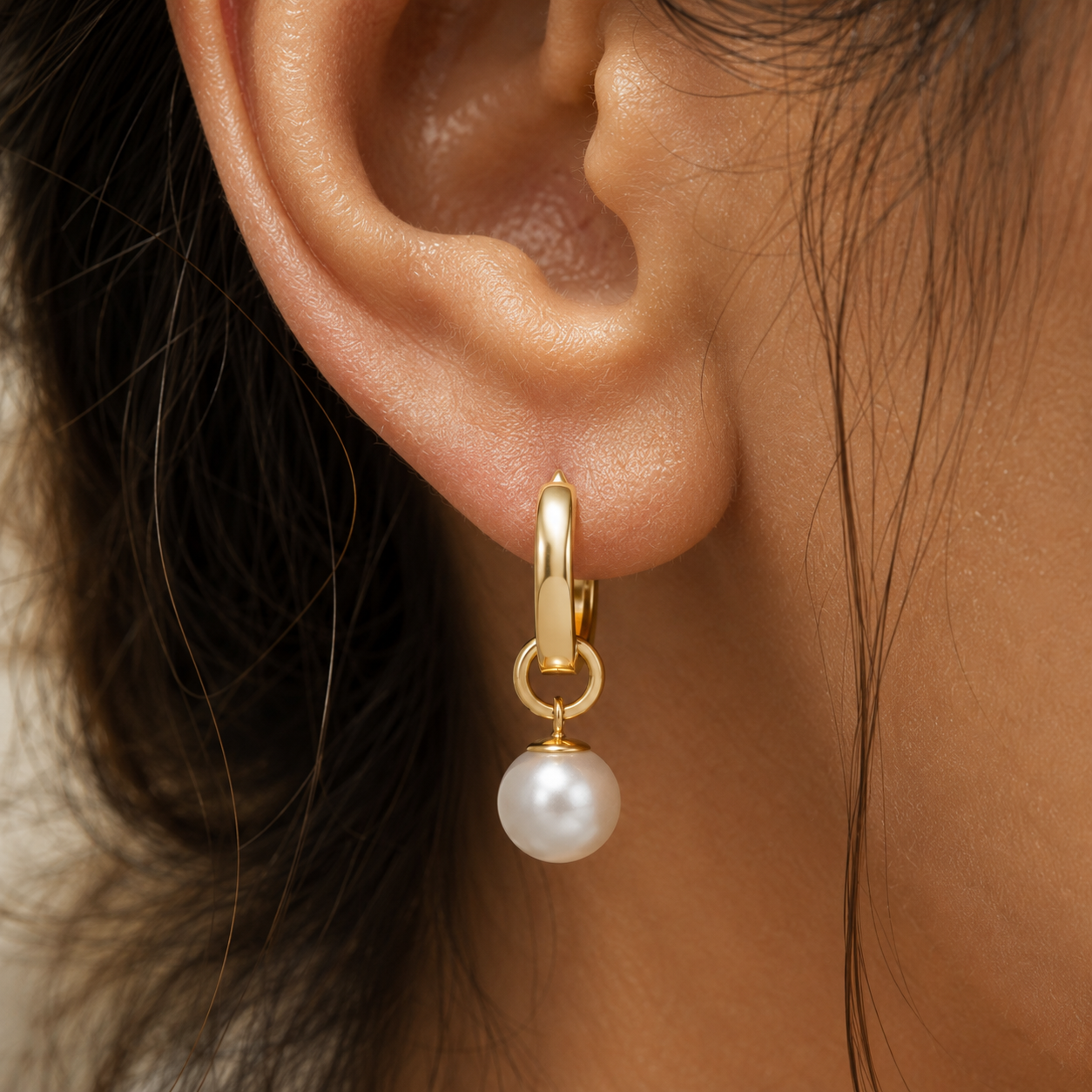 Huggie Gold 0.5" Hoop - 8mm Classic Pearl Charm